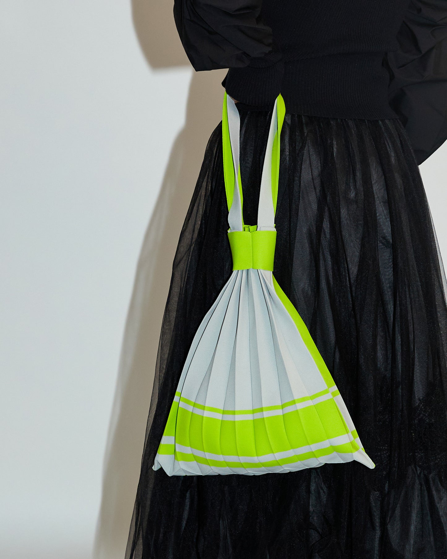 RANDOM BORDER PLEATS KNIT BAG-LIME GREEN