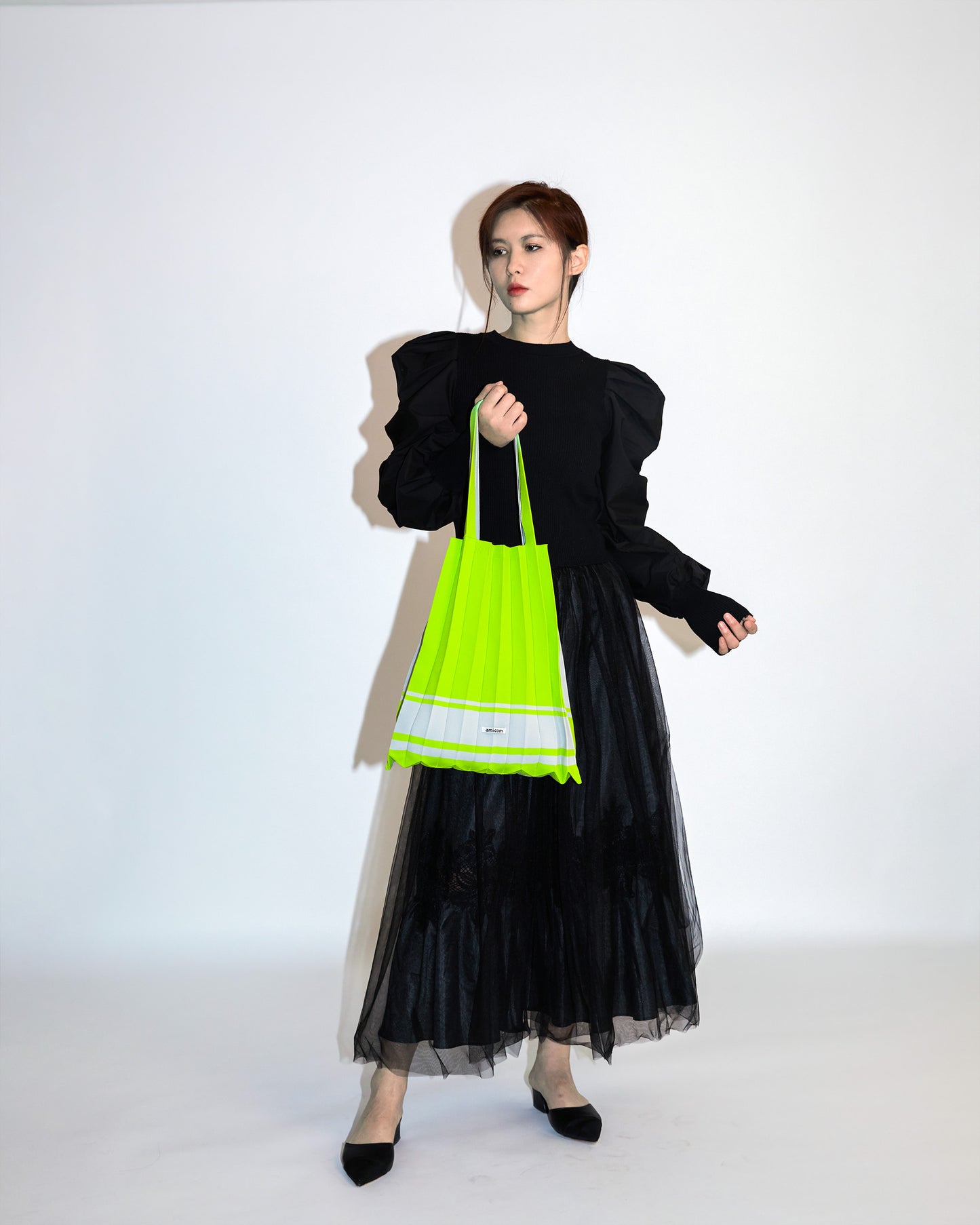 RANDOM BORDER PLEATS KNIT BAG-LIME GREEN