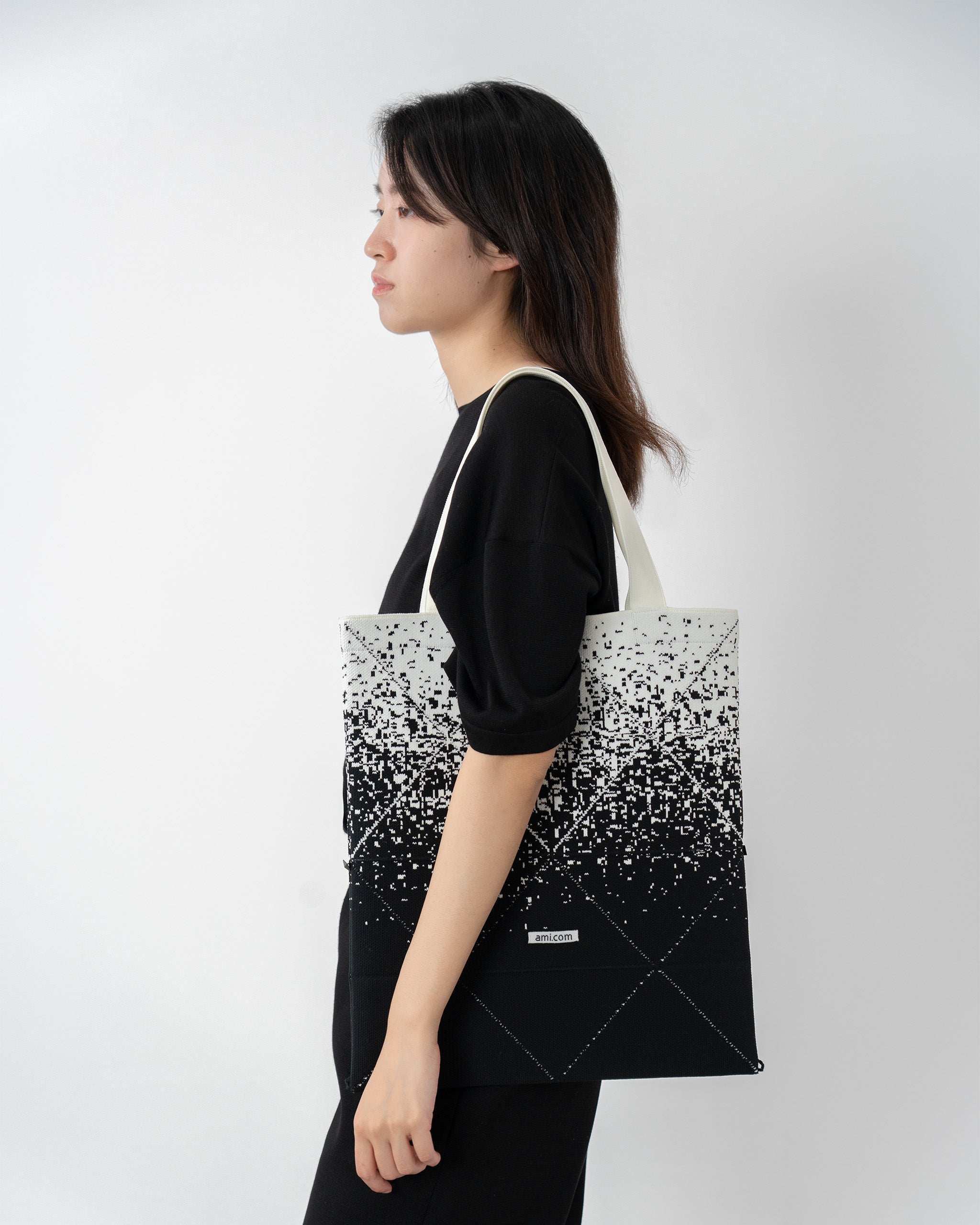 ORIGAMI KNIT BAG-BLACK GRADATION – amicom